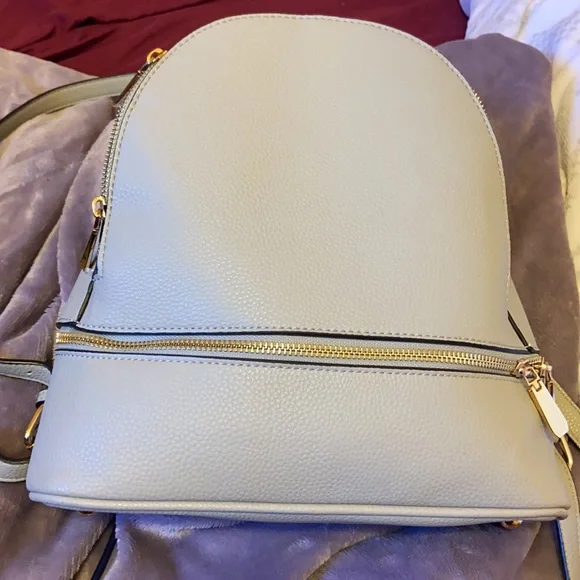 Backpack 🎒 - Picture 2 of 4